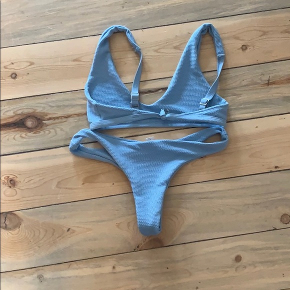 Bikini - Picture 2 of 3